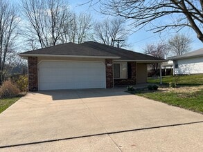 Building Photo - 609 Heidman
