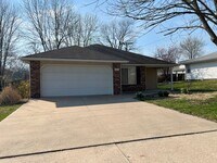 Building Photo - 609 Heidman