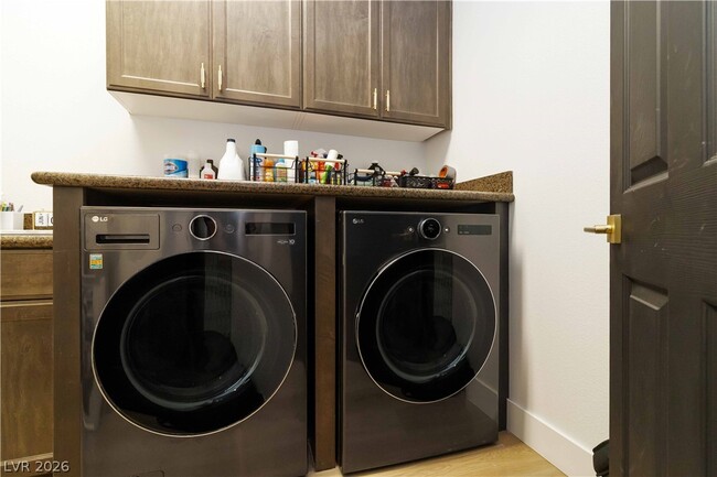 Building Photo - 9758 Hawk Crest St