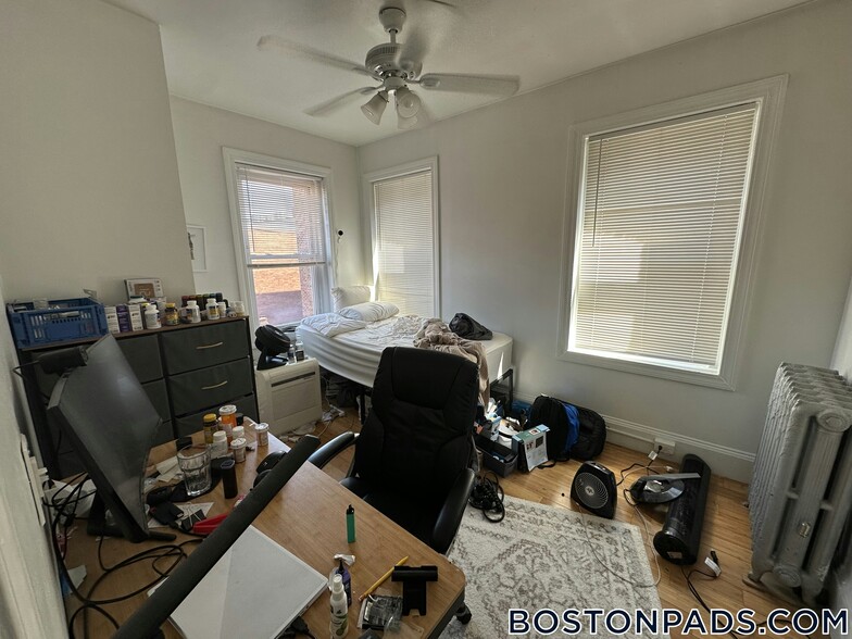 Building Photo - 64 Hemenway St