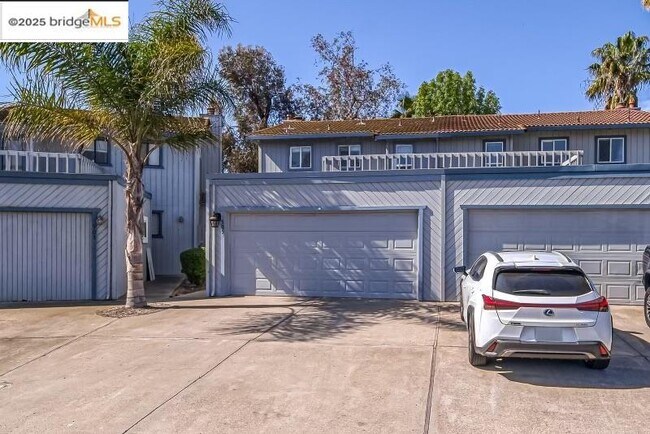 Building Photo - 905 Lido Cir