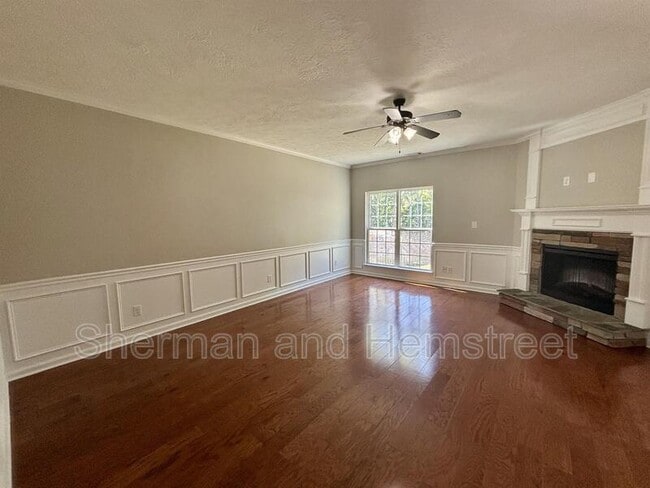 Building Photo - 1426 Collins Dr