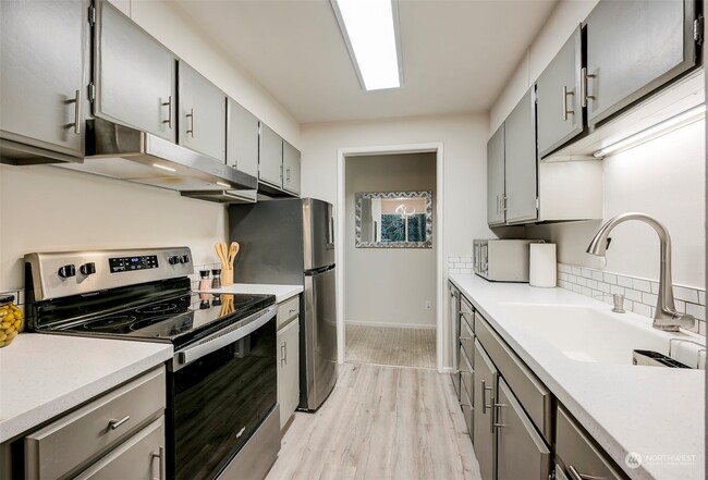 Kitchen - 19414 Aurora Ave N