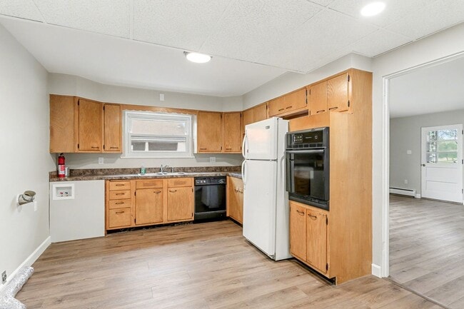 Building Photo - 218-222 S Sporting Hill Rd