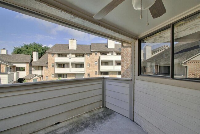 Building Photo - 2500 Burleson Rd