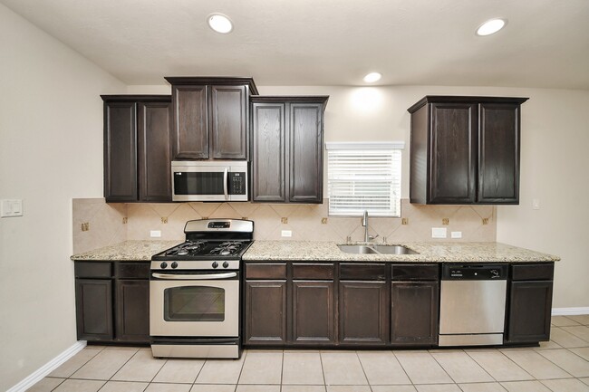 Building Photo - 24503 Hikers Bend Dr