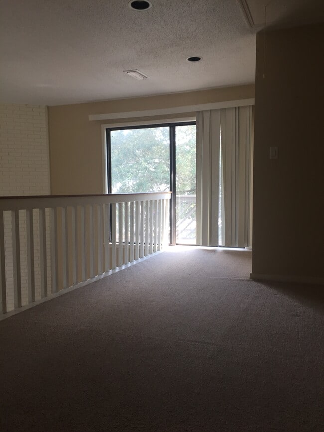 Building Photo - 214 Westbrooke Dr