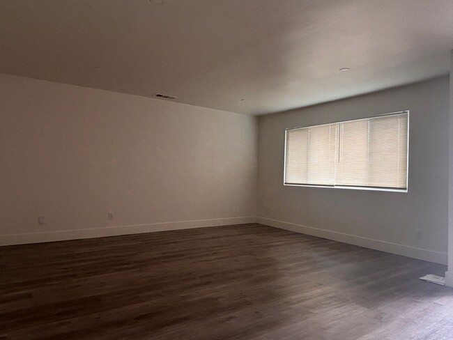 Building Photo - 2 bedrooms 1 bath home in Imperial Beach. ...