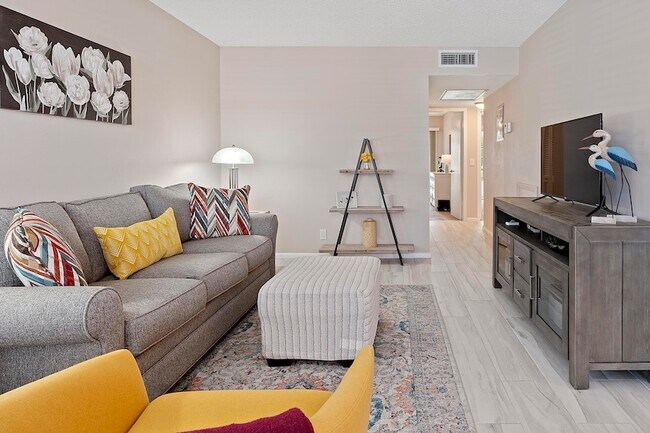 Building Photo - 1032 Lincoln B