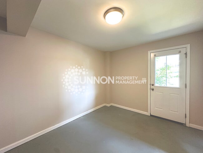 Building Photo - 3 Bedroom Townhome in Mountain Island