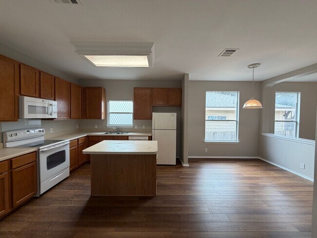 Building Photo - CENTRALLY LOCATED 3 BEDROOM SINGLE STORY HOME IN STEUBING RANCH SUBDIVISION*ISLAND KITCHEN