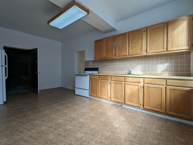 Building Photo - 3147 W Medill Ave