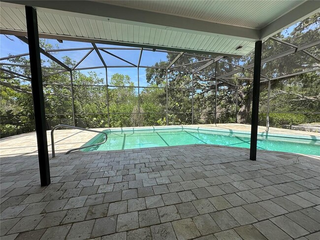 Building Photo - 733 Tropical Cir