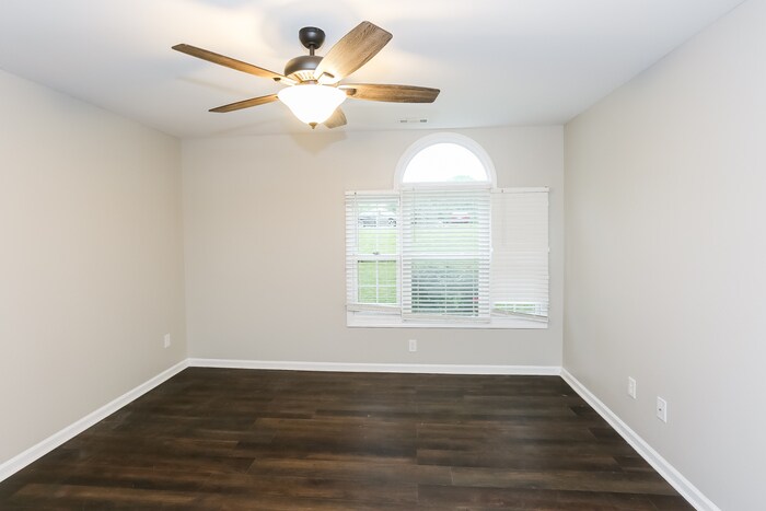 Building Photo - 300 Brookside Dr