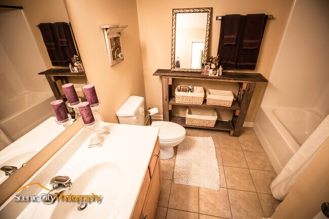 Building Photo - 1914 Dupont St