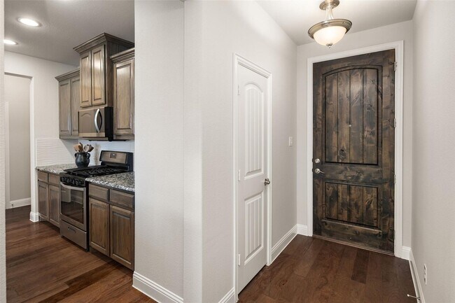 Building Photo - Beautiful 3-Bedroom Townhome in Prime Allen Location!