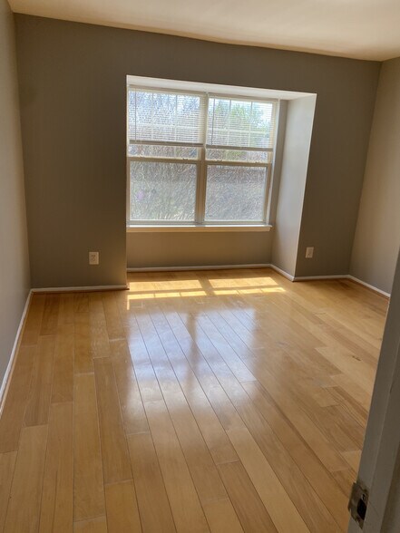 Building Photo - 1702 Ascot Way