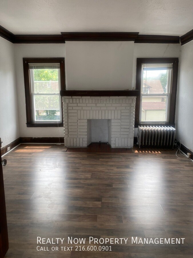 Building Photo - 11871 Lake Ave