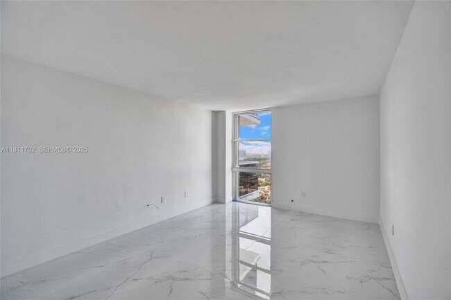 Building Photo - 3625 N Country Club Dr