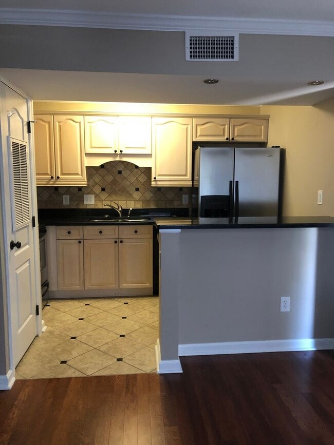 Primary Photo - Lamp Light Condos