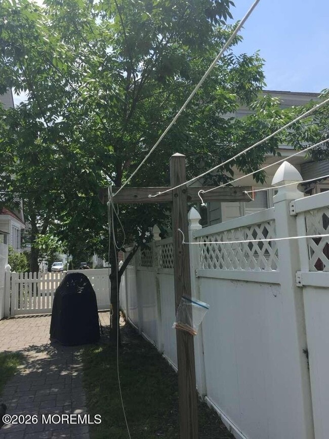 Building Photo - 404 Monmouth Ave