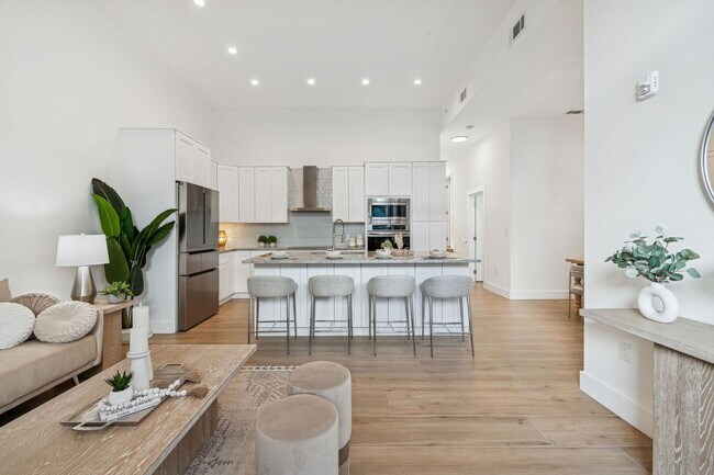 Building Photo - 1343 4th St