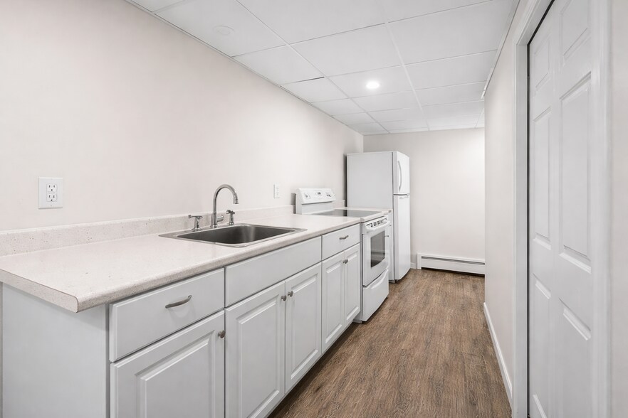 Updated kitchen with full-size appliances - 16 Miller Rd