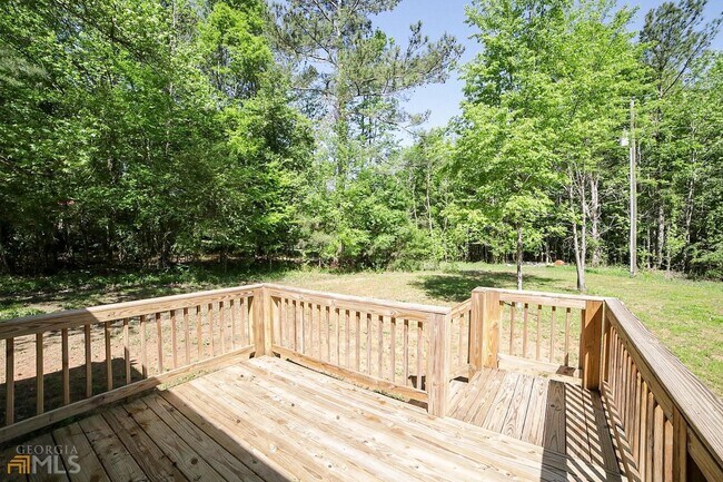 Building Photo - Spacious 4-Bedroom Home with Lawn Maintena...