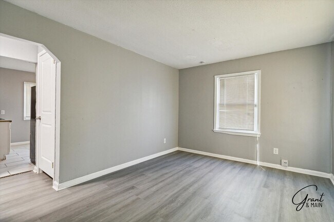 Building Photo - 3 bedroom bungalow - $1325