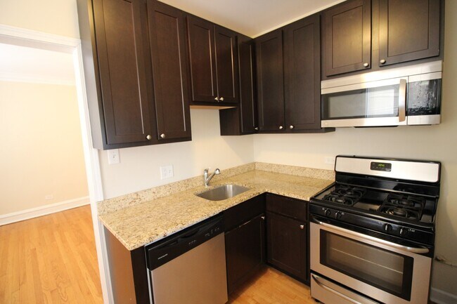 Primary Photo - 2341 W Rosemont Ave