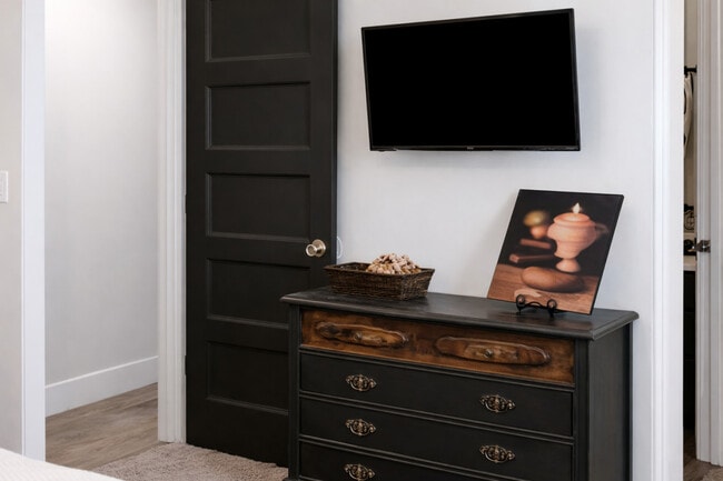 Building Photo - 515 Hawks Blvd