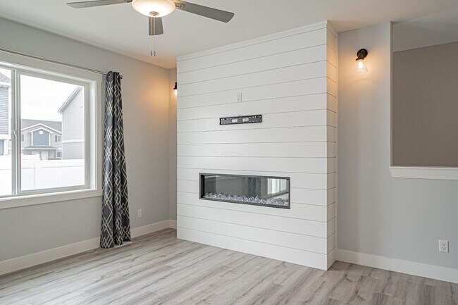 Building Photo - 2896 Blackwood