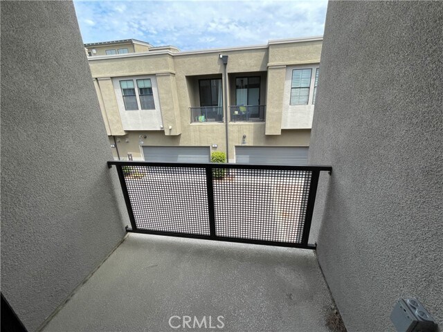 Building Photo - 501 W Maple Ave