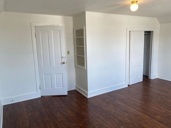 Building Photo - 404 S Marion St