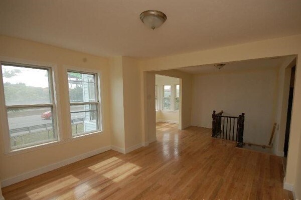 Primary Photo - 142 Lincoln St