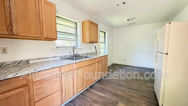 Building Photo - 5613 Parana St