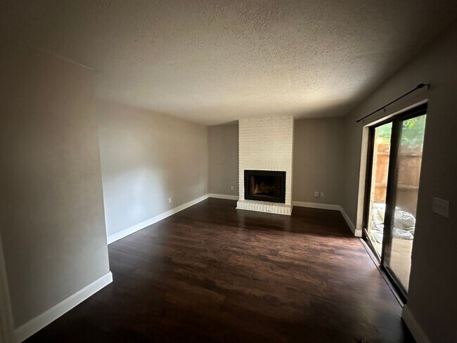 Building Photo - Fully Remodeled 2-Bedroom, 1.5-Bathroom Unit for Lease in Port Orange