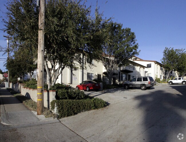 Building Photo - 5805-5821 Lauretta St