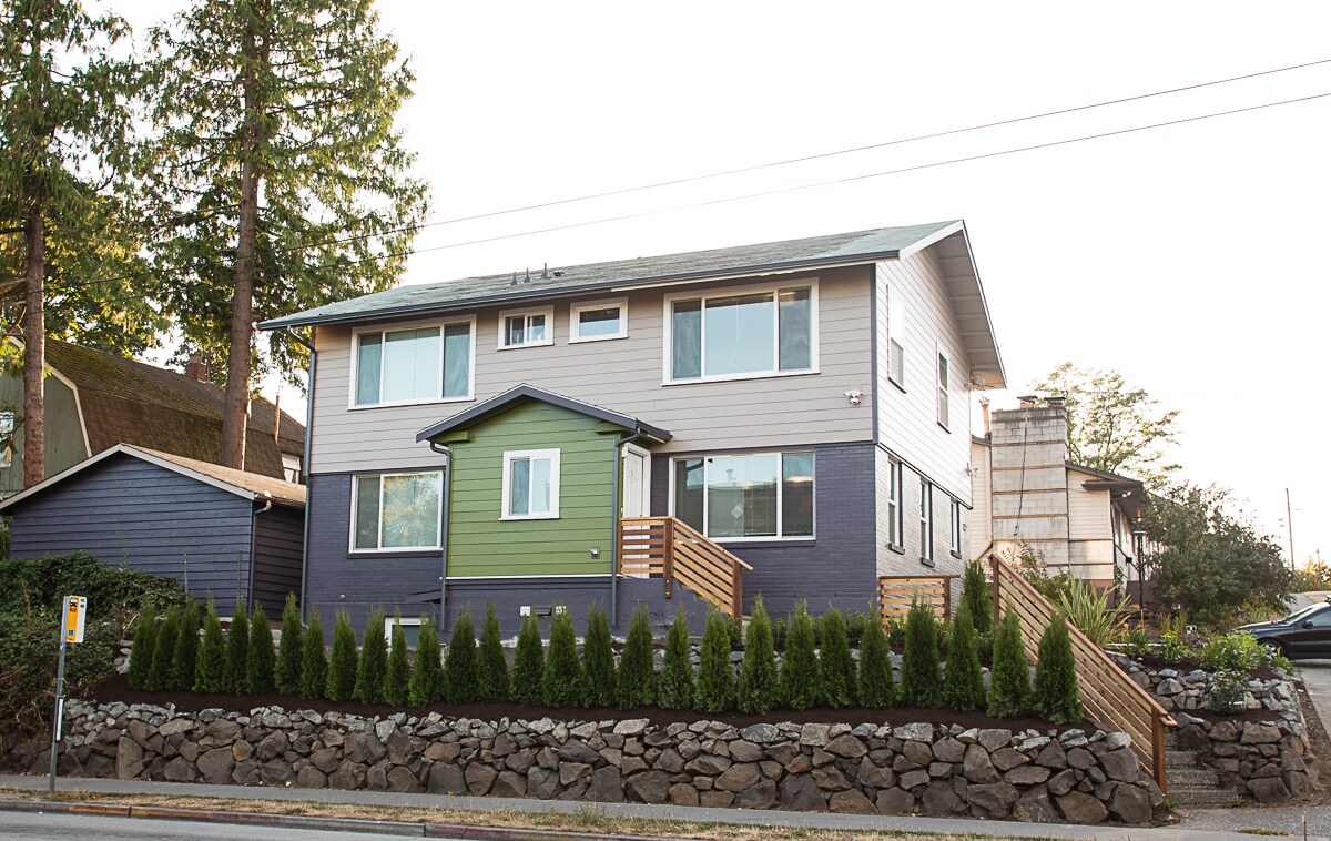 Building Photo - 2221 E Thomas St