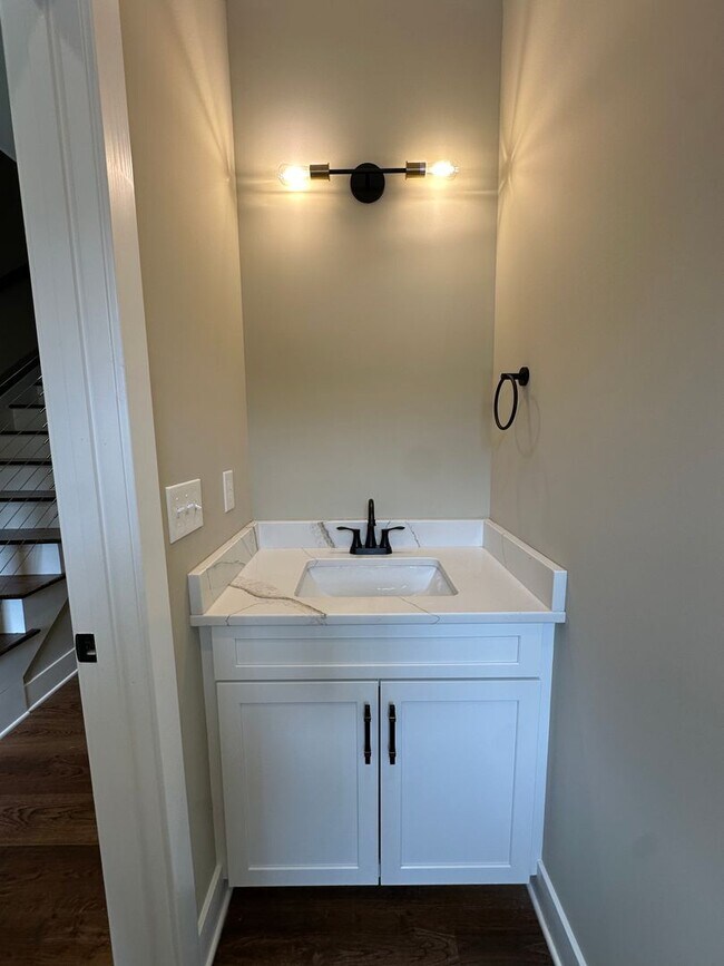 Primary Photo - Beautiful new townhouse located in the new...