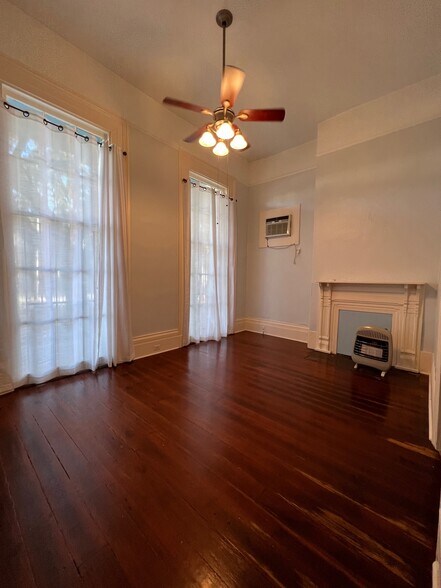 Living - 2333 Magazine St