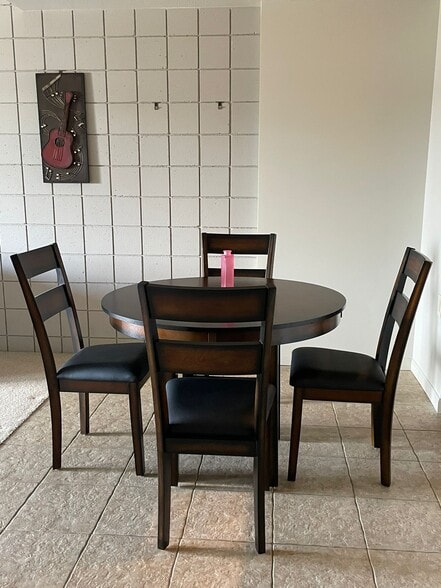 Building Photo - 400 N Richmond St