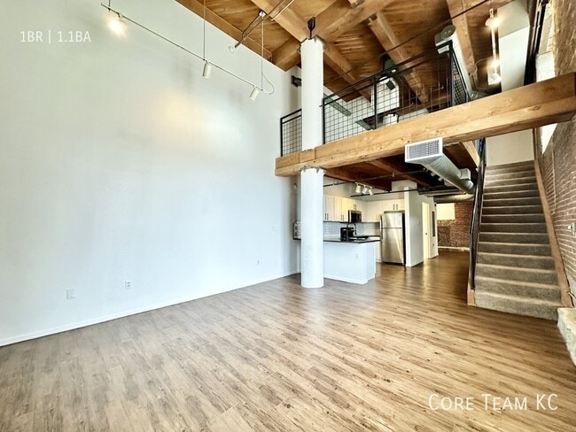 Building Photo - 202 W 5th St