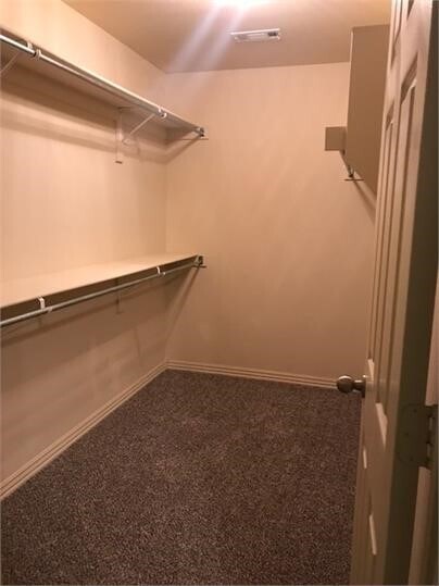 Building Photo - 1015 Oakwood Ln