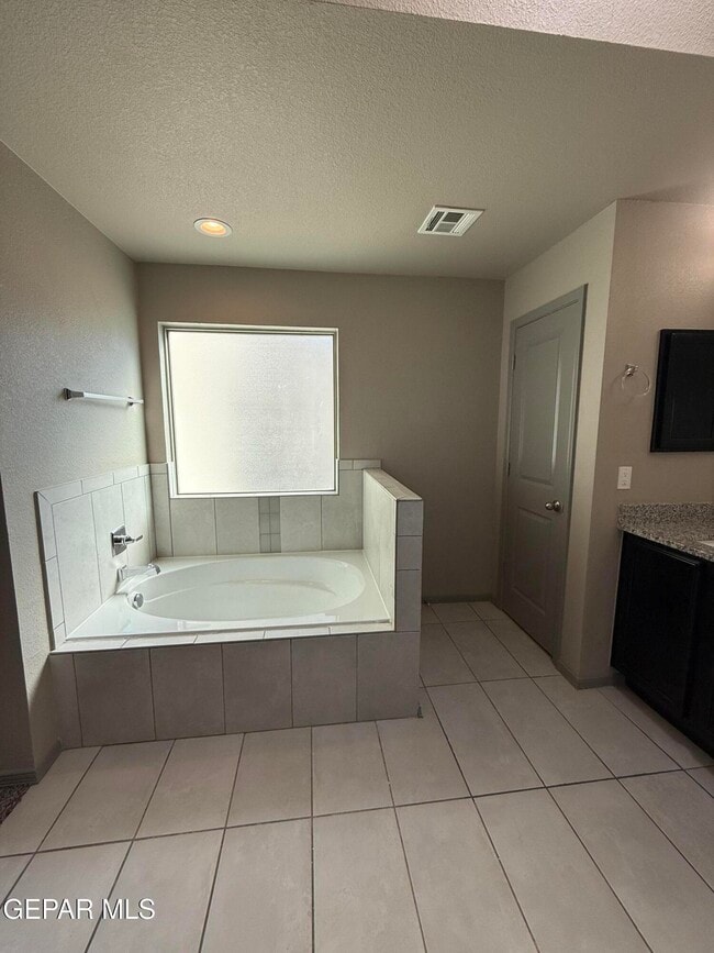 Building Photo - 14405 Eastbrook Dr
