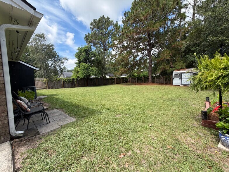 Building Photo - 921 Greenbriar Rd