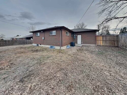 Building Photo - 7133 W Hinsdale Dr