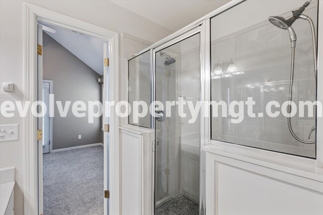 Building Photo - 1250 Island Pl E