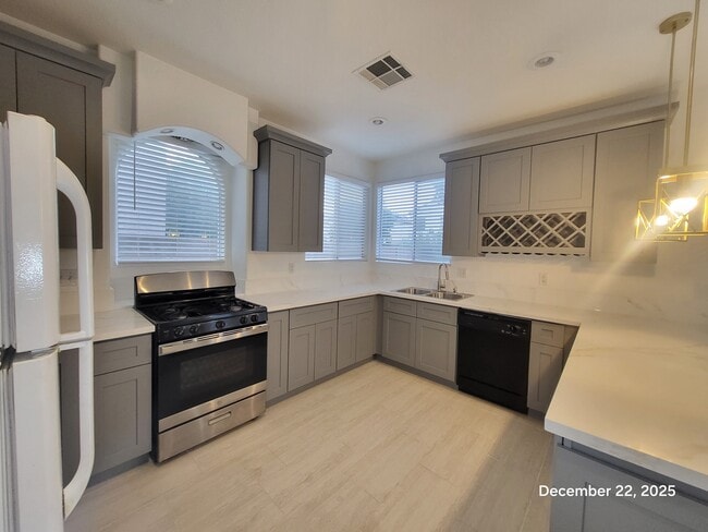 Building Photo - 204 Hickory Heights Ave