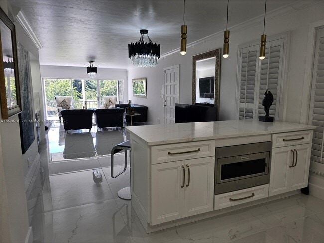 Building Photo - 6010 S Falls Cir Dr